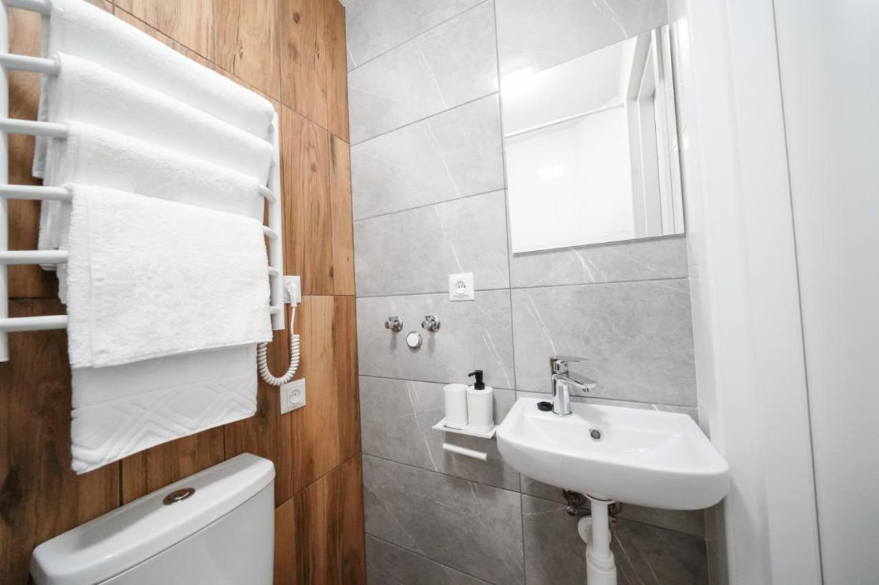 Myfreedom Apartments: Metro Pecherskaya Military Hospital Apartment Kyiv